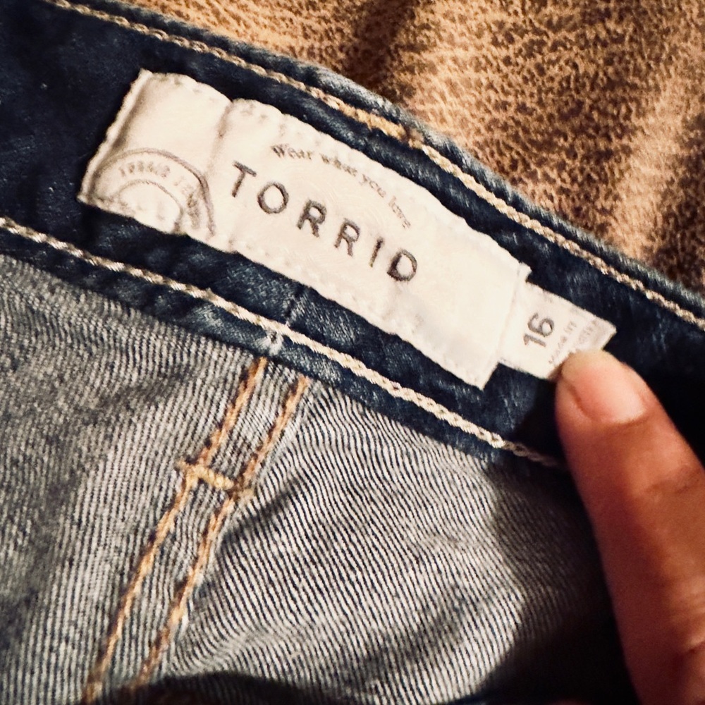 Torrid Denim Shorts, Sz.16 - Picture 3 of 5